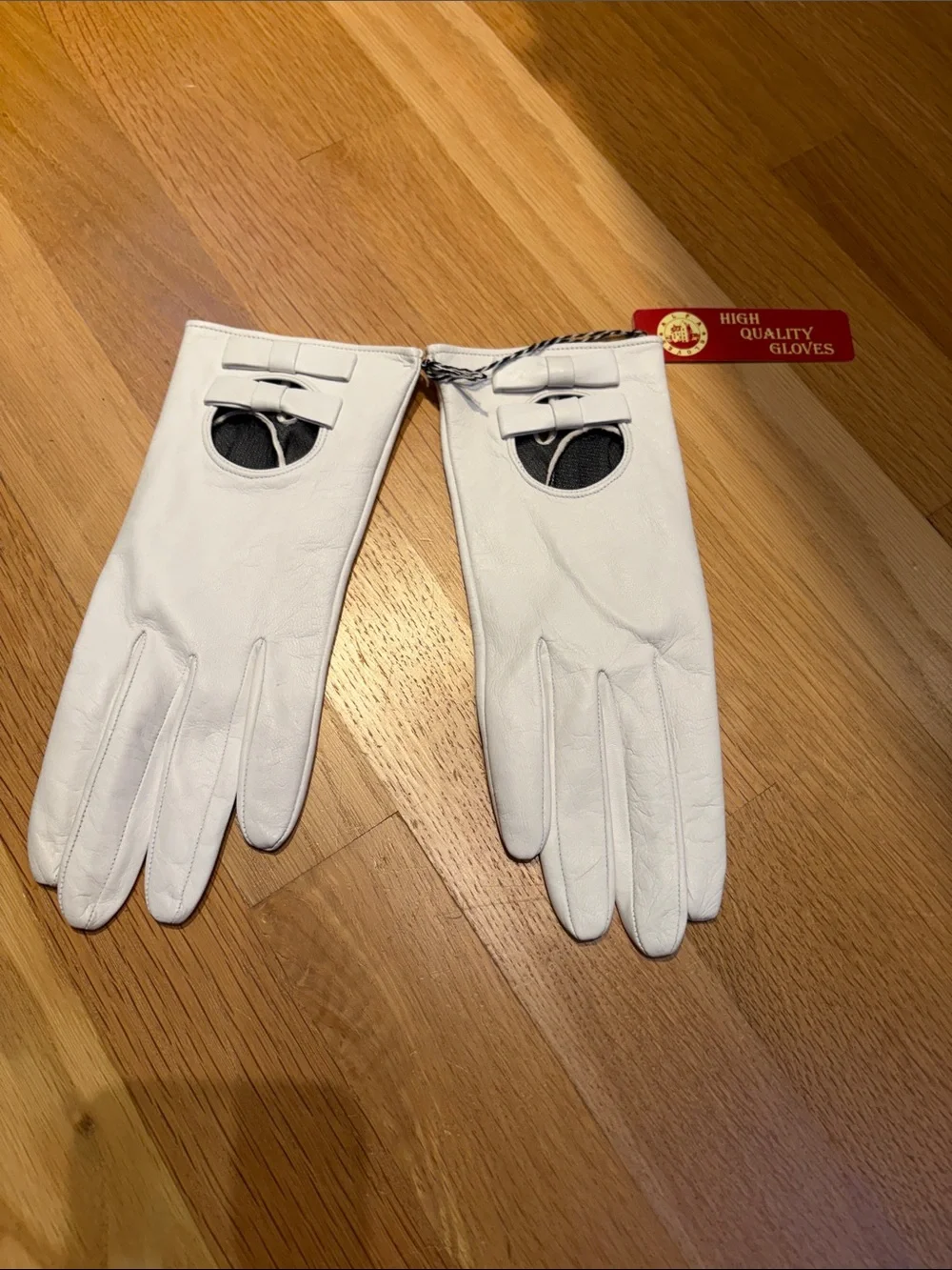Alpa High Quality White Leather Driving Gloves with Bow Accent NWT Size 8